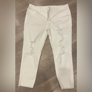 a.n.a skinny/ ankle Crisp White distressed Denim jeans size 10